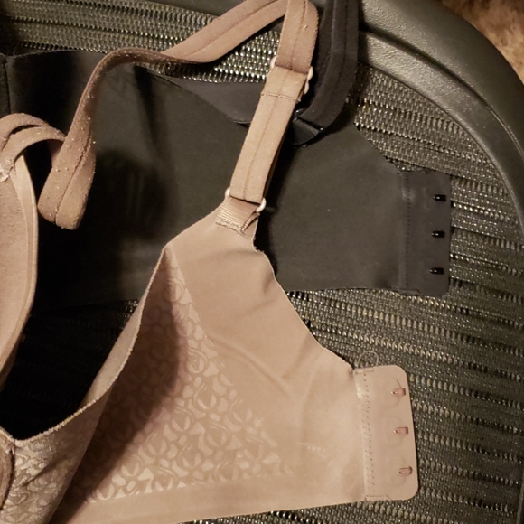 Pair of vs bras size 36ddd gray and black - Picture 4 of 4